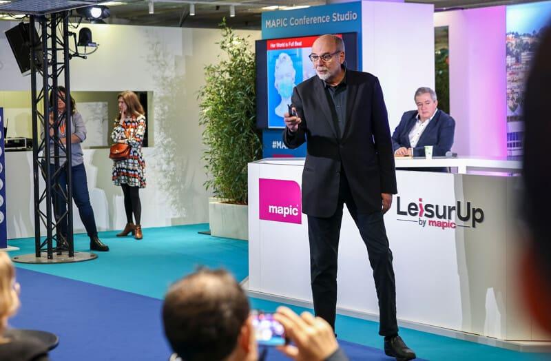 Paco Underhill on stage